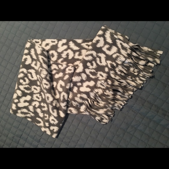 🩶OLD NAVY Super Soft & Warm Scarf/Head Wrap Set - Picture 6 of 8